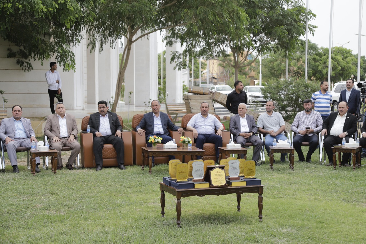 الطلبة الوافدون يحتفون بالسيد رئيس الجامعة وعمداء الكليات في أمسية وفاء وتقدير 